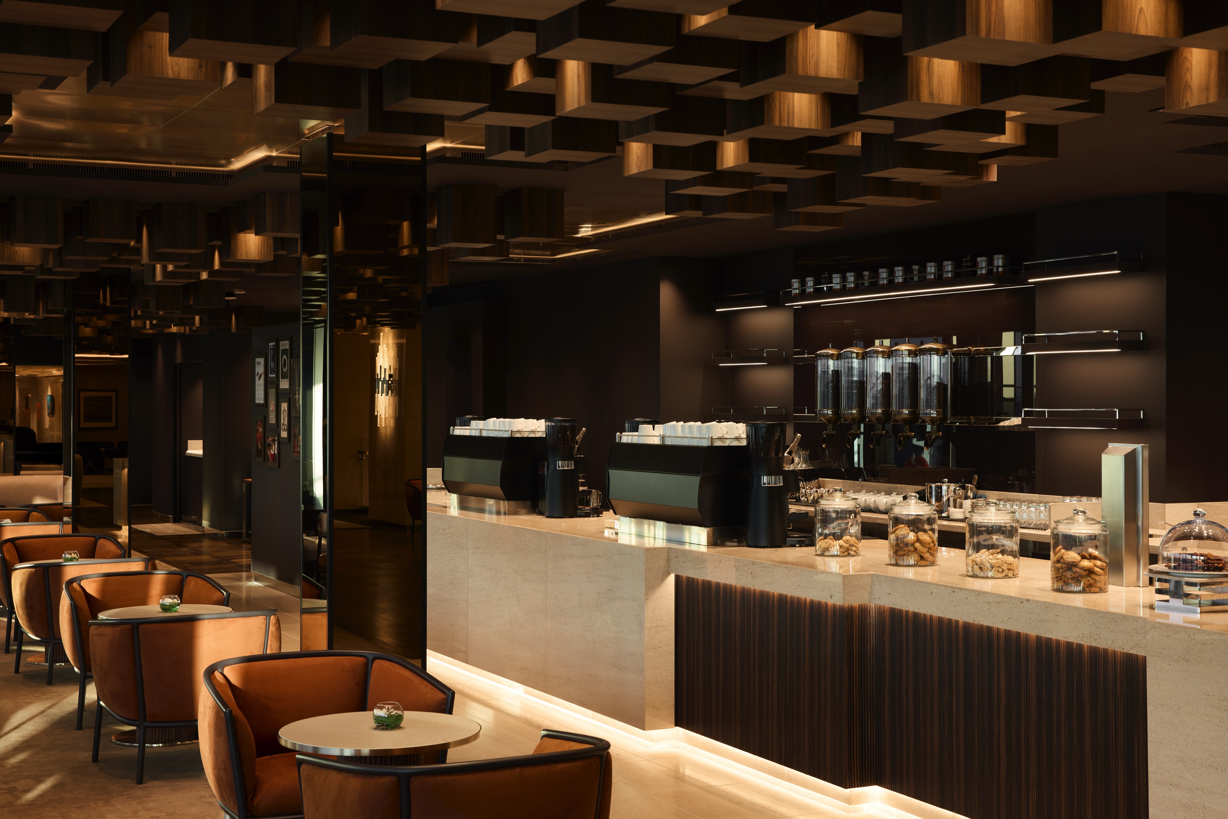 EXPLORA I - Crema Café